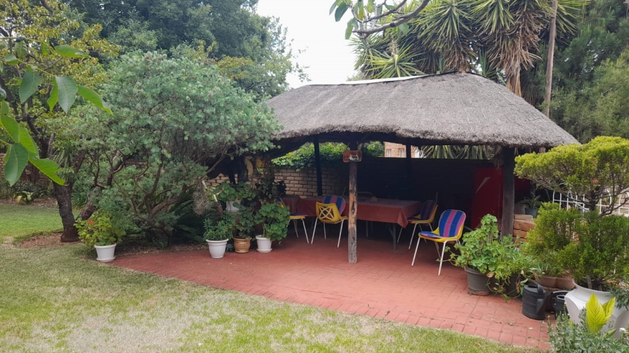 5 Bedroom Property for Sale in Hartbeesfontein North West